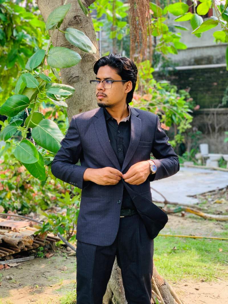 Oyasim Iqbal Romans